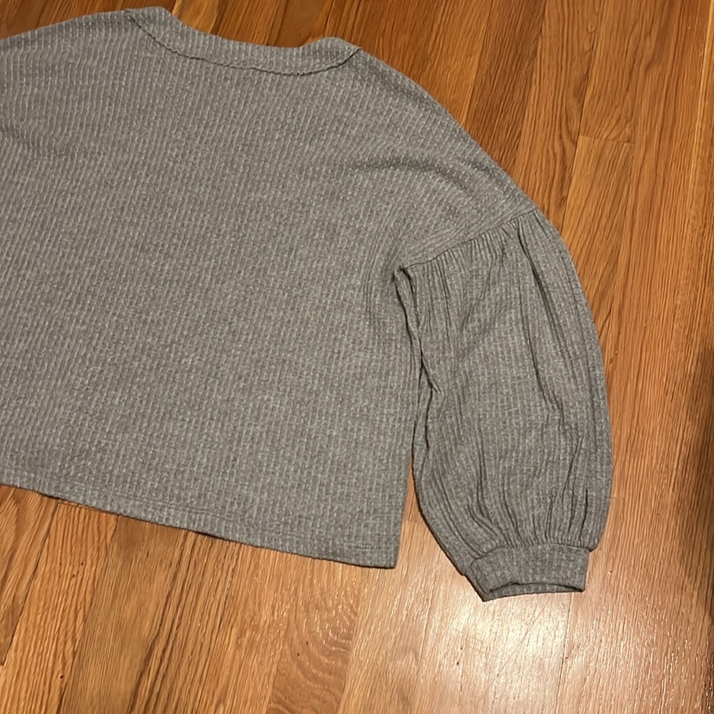 Vestique Gray waffle knit top v-neck top Size Small - Picture 12 of 12